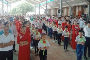 GP.Hưng Hóa - Hồng ân rước lễ lần đầu tại giáo xứ Vân Du