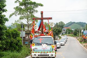 GP.Bắc Ninh - Giáo điểm Chũ đón Thánh giá Đại hội Giới trẻ