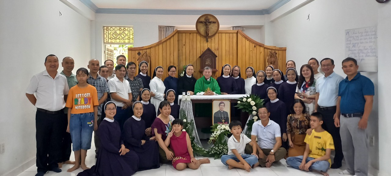 GP.Bắc Ninh - Anh chị em Bắc Ninh xa quê: Thánh lễ cầu cho Đức Cha Cố Giuse Maria