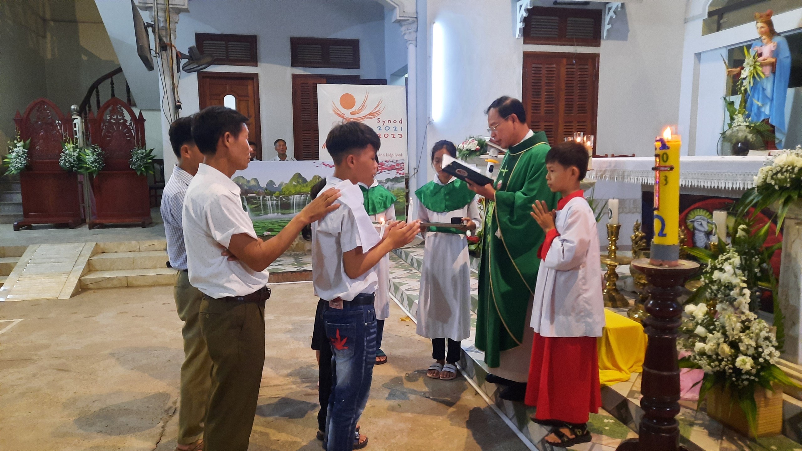 GP.Bắc Ninh - Giáo xứ Hòa An: ba em thiếu nhi tân tòng được rửa tội