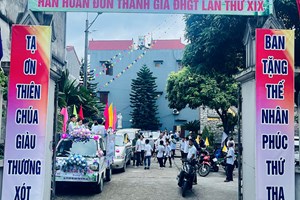 GP.Bắc Ninh - Thánh Giá Đại hội Giới trẻ đã về với giáo họ Sen Hồ – giáo xứ Đạo Ngạn