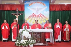 GP.Hưng Hóa - Thánh lễ ban Bí tích Thêm Sức tại nhà thờ giáo xứ Trại Sơn