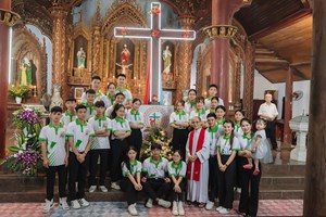 GP.Bắc Ninh - Nghĩa Hạ cung nghinh Thánh Giá Đại hội Giới trẻ Hà Nội