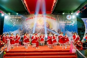 GP.Hưng Hóa - Đêm hoan ca và Thánh lễ mừng Chúa Giáng Sinh tại giáo xứ Bãi Dòng