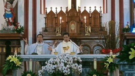 GP.Hưng Hóa - Đức cha Đaminh Hoàng Minh Tiến dâng Thánh lễ Giao Thừa tại giáo xứ Phú Nghĩa – Ba Vì