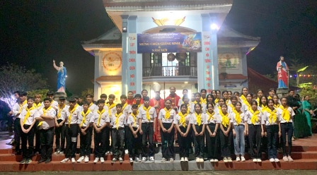 GP.Hưng Hóa - Đức cha Đaminh dâng Thánh lễ ban Bí tích Thêm Sức cho 46 em thiếu nhi tại giáo xứ Phi Đình