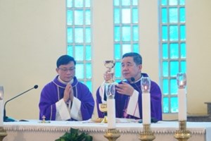 GP.Hưng Hóa - Giáo xứ Chính tòa Sơn Lộc: Chầu Mình Thánh Chúa thay mặt Giáo phận