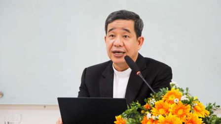 GP.Hưng Hóa - Đức Cha Đaminh Hoàng Minh Tiến huấn đức cho quý Thầy Đại Chủng viện Huế