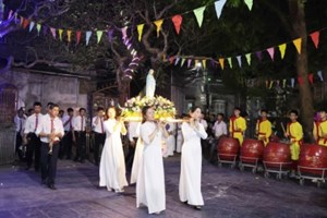 GP.Hưng Hóa - Dâng hoa rước kiệu Đức Mẹ và mừng kính Thánh Giuse thợ quan thầy tại giáo họ Cầu Cải