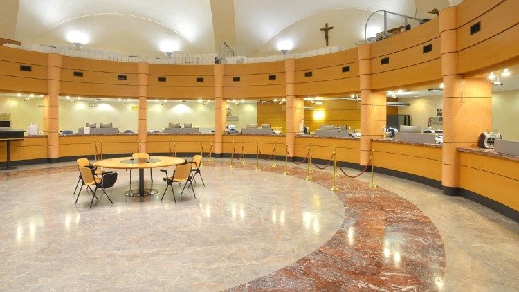 Vatican sử dụng 13,6 triệu euro tiền lời của ngân hàng Vatican cho hoạt động tôn giáo và từ thiện