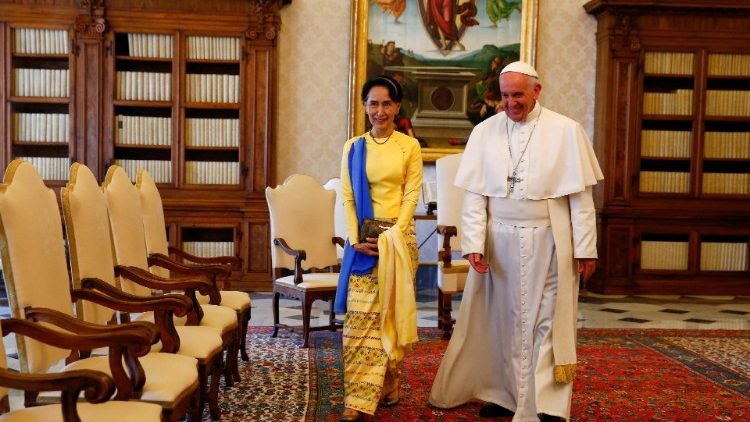 Đức Thánh Cha yêu cầu trả tự do cho bà Aung San Suu Kyi