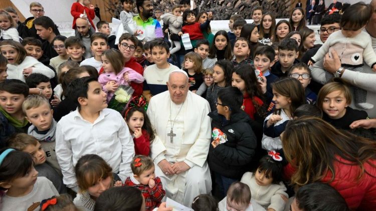 Đức Thánh Cha hỗ trợ các gia đình đông con nhân viên Vatican