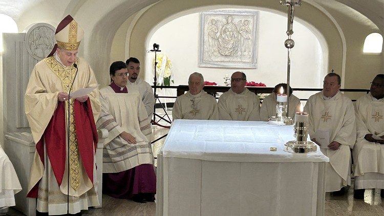 ĐHY Koch cử hành Thánh lễ kỷ niệm 2 năm ngày Đức Biển Đức XVI qua đời