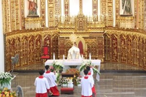 GP.Hưng Hóa - Giáo Họ Giữa Hiền Thuộc Giáo Xứ Hiền Quan Chầu Thánh Thể Thay Mặt Giáo Phận
