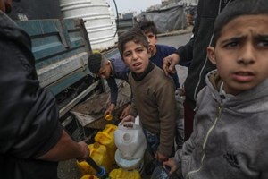 Đức Thánh Cha đã gửi 5.000 viên thuốc kháng sinh cho trẻ em Gaza