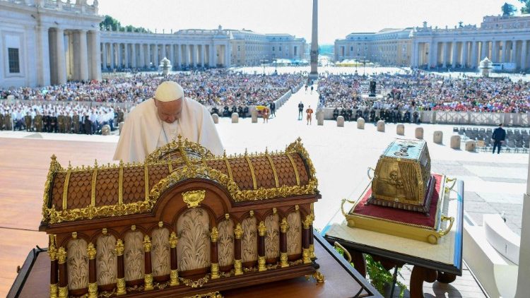 Đức Thánh Cha: Hai Thánh Louis và Zélie Martin cho thấy hôn nhân là con đường nên thánh