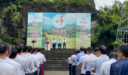 GP.Hưng Hóa - Giới Doanh trí, Y tế và Cựu Chủng sinh – Tu sinh hành hương Năm Thánh tại Nhà thờ Chính tòa Sơn Lộc