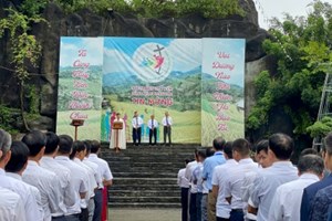 GP.Hưng Hóa - Giới Doanh trí, Y tế và Cựu Chủng sinh – Tu sinh hành hương Năm Thánh tại Nhà thờ Chính tòa Sơn Lộc
