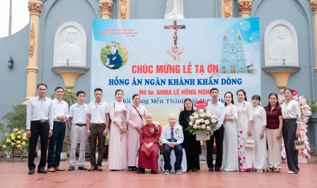 GP.Hưng Hóa - Thánh lễ Tạ Ơn Mừng Ngân Khánh Khấn Dòng Nữ tu Anna Lê Hồng Nghi và 70 Năm Hôn Phối của Song Thân