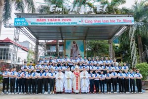 GP.Hưng Hóa - Đức Cha Phụ Tá Phaolô Nguyễn Quang Đĩnh Ban Bí Tích Thêm Sức Cho 70 Em Thiếu Nhi Tại Giáo Xứ Lào Cai