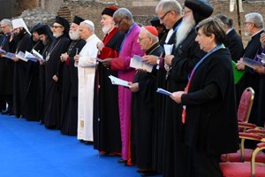 Đức Thánh Cha chủ sự giờ cầu nguyện liên tôn tại Colosseo cầu cho hòa bình