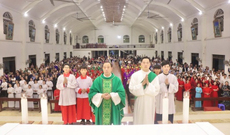 GP.Hưng Hóa - Đội Hoa Hai Giáo Xứ Hoàng Xá – Ro Lục Dâng Hoa Kính Đức Mẹ Và Hiệp Nhất Trong Đức Tin