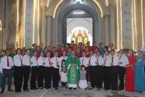 GP.Hưng Hóa - Hội Đức Mẹ Hằng Cứu Giúp dâng hoa Mân Côi và hành hương Năm Thánh tại nhà thờ Yên Bái