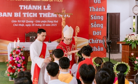 GP.Hưng Hóa - Thánh Lễ Ban Bí Tích Thêm Sức Tại Chuẩn Xứ Nội Quang