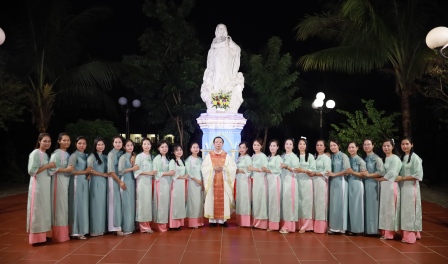 GP.Hưng Hóa - Hội Têrêsa Giáo xứ Vĩnh Lộc Dâng Hoa Kính Đức Mẹ và Mừng Lễ Quan Thầy