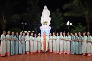 GP.Hưng Hóa - Hội Têrêsa Giáo xứ Vĩnh Lộc Dâng Hoa Kính Đức Mẹ và Mừng Lễ Quan Thầy