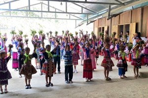 GP.Hưng Hóa - Chuẩn xứ Văn Bàn: Dâng hoa khai mạc tháng Mân Côi kính Đức Mẹ tại vùng ngoại biên