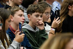 Thư người trẻ gửi Đức Thánh Cha: “Trường học phải gieo lòng tin, không gieo nỗi sợ thất vọng