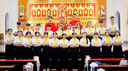 GP.Hưng Hóa - Đức Cha Đaminh Hoàng Minh Tiến Thăm Mục Vụ Và Ban Bí Tích Thêm Sức Cho 22 Em Thiếu Nhi Tại Giáo Xứ Lạc Hồng