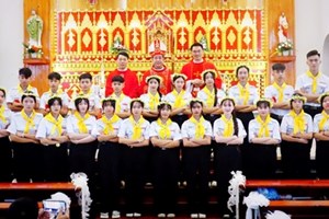 GP.Hưng Hóa - Đức Cha Đaminh Hoàng Minh Tiến Thăm Mục Vụ Và Ban Bí Tích Thêm Sức Cho 22 Em Thiếu Nhi Tại Giáo Xứ Lạc Hồng