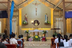 GP.Hưng Hóa - Niềm vui ngày Lễ cung hiến thánh đường Latêranô: Giáo Họ Nậm Xé – Chuẩn xứ Văn Bàn Chầu Thánh Thể thay mặt Giáo phận