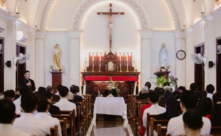 GP.Hưng Hóa - Quý Đức Cha Giáo Phận Gặp Gỡ Thân Nhân Các Tiến Chức Linh Mục