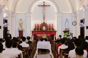 GP.Hưng Hóa - Quý Đức Cha Giáo Phận Gặp Gỡ Thân Nhân Các Tiến Chức Linh Mục