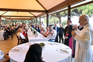 Đức Thánh Cha sẽ chủ sự Thánh lễ Ngày Năm Thánh Người Nghèo và ăn trưa với 1.300 người nghèo