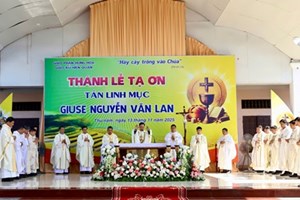GP.Hưng Hóa - Ngày Hồng Ân Tại Hiền Quan: Tân Linh Mục Giuse Nguyễn Văn Lan Trở Về Quê Nhà Dâng Lễ Tạ Ơn