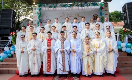 GP.Hưng Hóa - Thánh Lễ Tạ Ơn Của Tân Linh Mục Gioan Baotixita Nguyễn Văn Năng Tại Quê Hương Tạ Xá