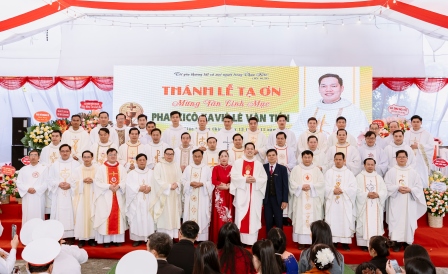 GP.Hưng Hóa - Tân Linh Mục Phanxicô Xaviê Lê Văn Tiến Trở Về Quê Hương Dâng Thánh Lễ Tạ Ơn