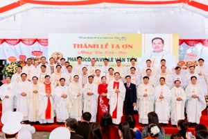 GP.Hưng Hóa - Tân Linh Mục Phanxicô Xaviê Lê Văn Tiến Trở Về Quê Hương Dâng Thánh Lễ Tạ Ơn