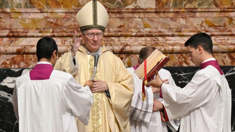 Đức Hồng y Parolin kêu gọi các nhân viên ngoại giao Tòa Thánh phục vụ âm thầm, tránh xa hào quang phù du