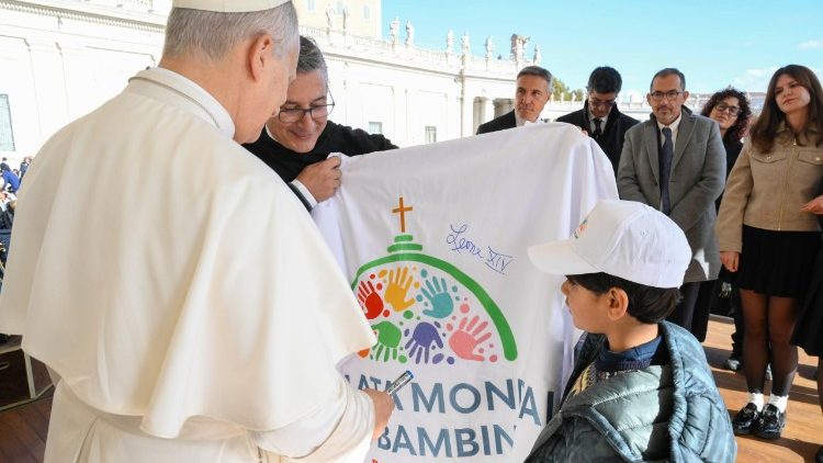 Đức Thánh Cha Lêô XIV công bố Ngày Thế giới Trẻ em 2026: Lời mời gọi ươm mầm hòa bình từ gia đình