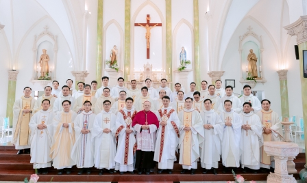 GP.Hưng Hóa - Giáo Xứ Trại Vàng Hân Hoan Mừng Thánh Lễ Tạ Ơn Mở Tay Của Hai Tân Linh Mục: Antôn Phạm Văn Đồng & Giuse Tạ Đình Thật