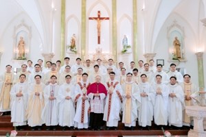 GP.Hưng Hóa - Giáo Xứ Trại Vàng Hân Hoan Mừng Thánh Lễ Tạ Ơn Mở Tay Của Hai Tân Linh Mục: Antôn Phạm Văn Đồng & Giuse Tạ Đình Thật