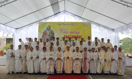 GP.Hưng Hóa - Thánh Lễ Tạ Ơn Của Tân Linh mục Phêrô Sùng A Ăng tại nhà thờ Giáo xứ Vĩnh Quang 