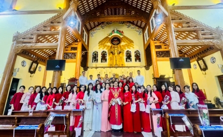 GP.Hưng Hóa - Giáo Xứ Mộc Hoàn: Cung Nghinh Thánh Tích Thánh Tử Đạo Và Thánh Lễ Cầu Nguyện Cho Giới Giáo Chức