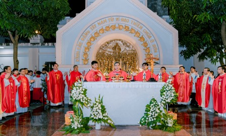 GP.Hưng Hóa - Thánh lễ kính các Thánh Tử đạo Việt Nam tại Đền Các Thánh Tử Đạo Sơn Tây