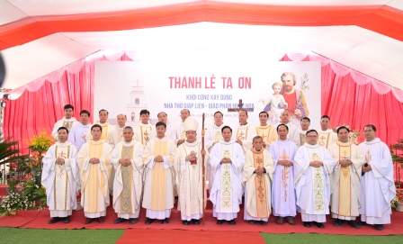 GP.Hưng Hóa - Đức cha Đaminh Hoàng Minh Tiến chủ sự Thánh lễ tạ ơn khởi công xây dựng nhà thờ chuẩn xứ Giáp Liên